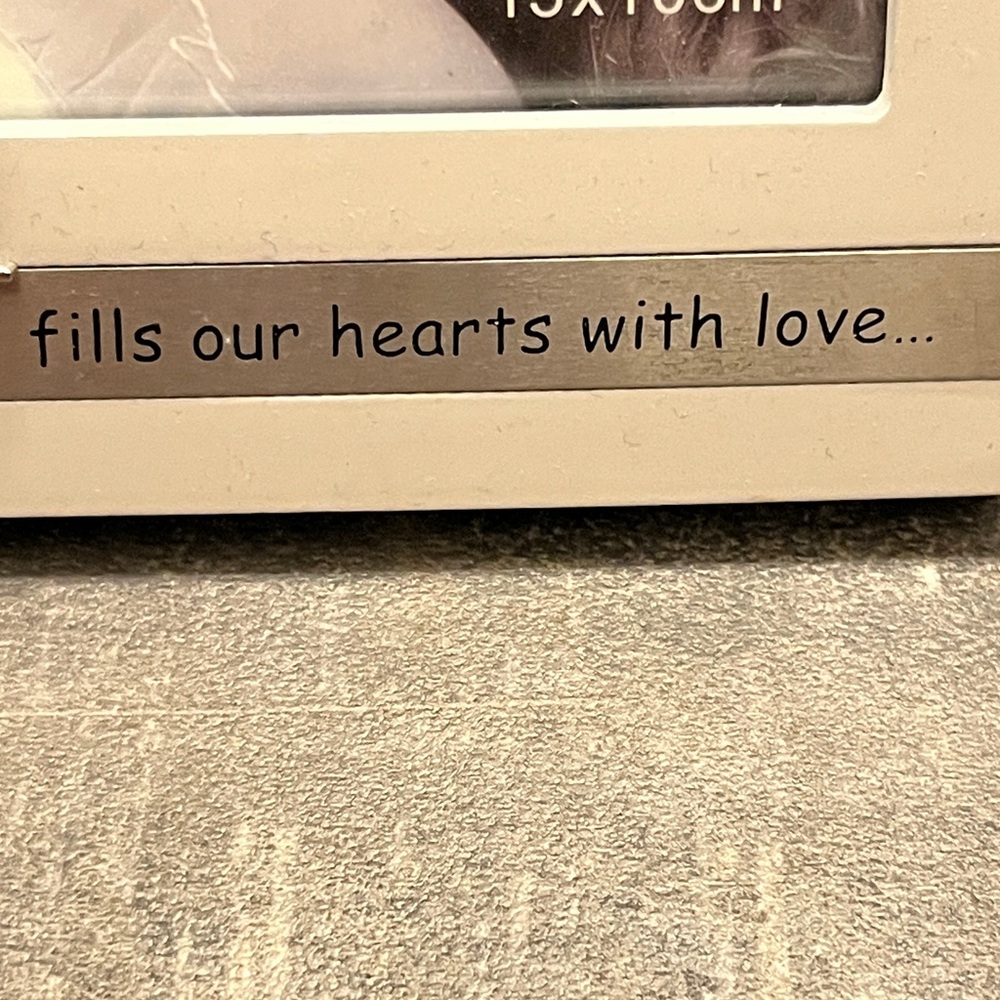 White 'Mom' Photo Frame - Picture 4 of 10